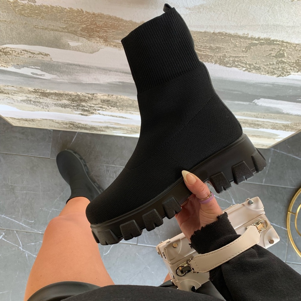 Black knit chunky boot